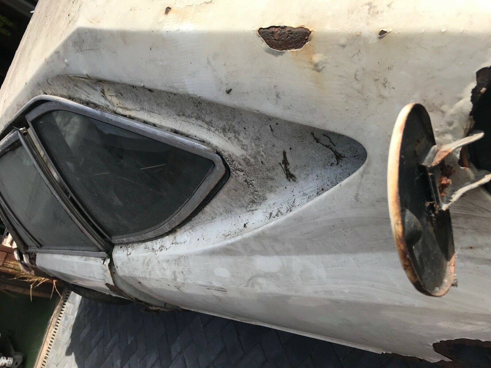 Всего 540 тысяч гривен: самый ржавый Ferrari в мире выставлен на продажу в Великобритании